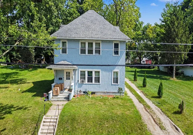 Photo 2 of Single family home for sale at 939 Maple Ave, Jackson, MI 49203 | MLS# 81026047780 | Listing updated on 2026-09-14