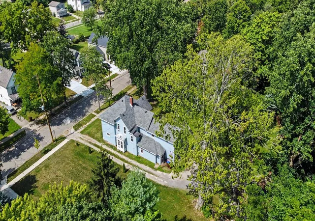 Photo 3 of Single family home for sale at 939 Maple Ave, Jackson, MI 49203 | MLS# 81026047780 | Listing updated on 2026-09-14