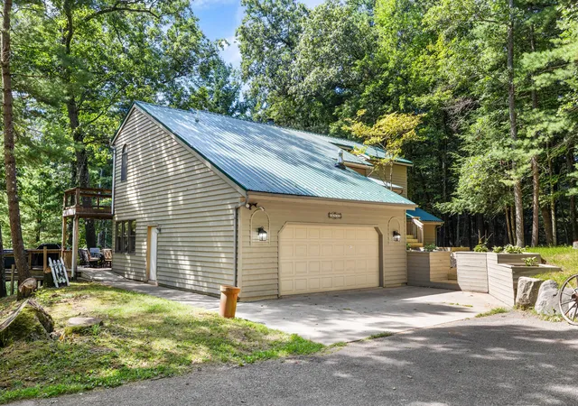 Photo 3 of Single family home for sale at 13520 14 Mile Rd NE, Greenville, MI 48838 | MLS# 65026047788 | Listing updated on 2026-10-07