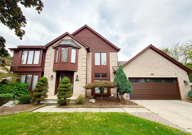 Photo 1 of Single family home for sale at 18589 Queensbury Dr, Livonia, MI 48152 | MLS# 20261072529 | Listing updated on 2026-09-13