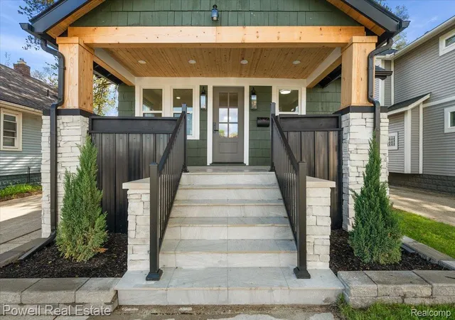 Photo 2 of Single family home for sale at 121 S Edison Ave, Royal Oak, MI 48067 | MLS# 20261072531 | Listing updated on 2026-09-11