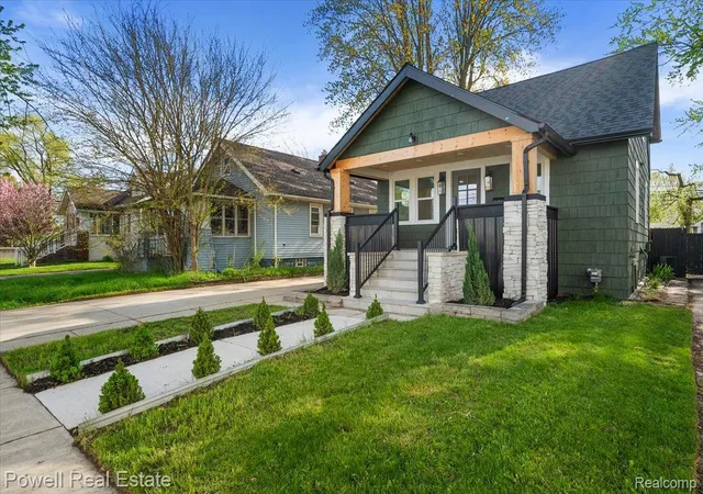 Photo 3 of Single family home for sale at 121 S Edison Ave, Royal Oak, MI 48067 | MLS# 20261072531 | Listing updated on 2026-09-11