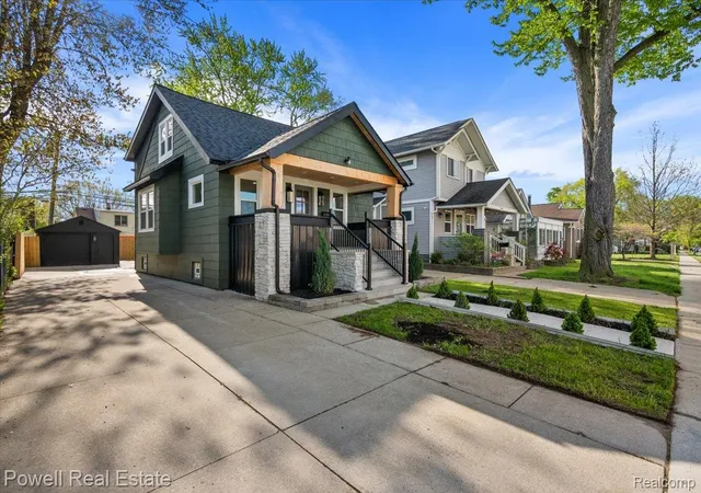 Photo 4 of Single family home for sale at 121 S Edison Ave, Royal Oak, MI 48067 | MLS# 20261072531 | Listing updated on 2026-09-11