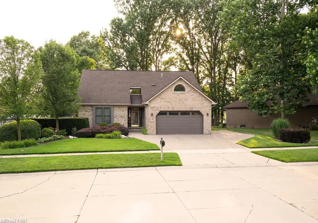 Photo 2 of Single family home for sale at 48315 Walden Rd, Macomb, MI 48044 | MLS# 58050221218 | Listing updated on 2026-09-29