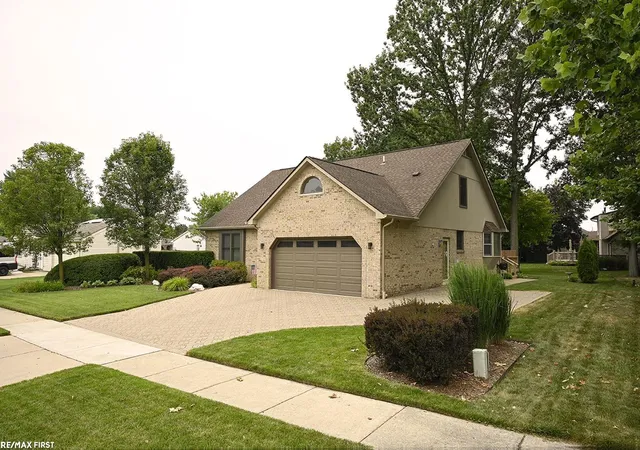 Photo 3 of Single family home for sale at 48315 Walden Rd, Macomb, MI 48044 | MLS# 58050221218 | Listing updated on 2026-09-29