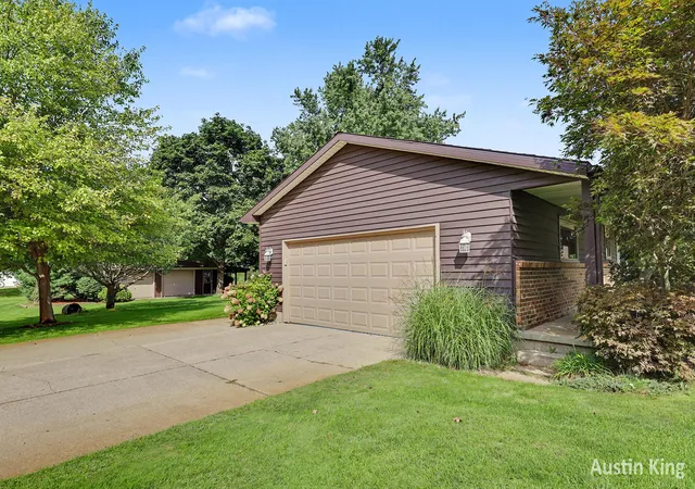 Photo 4 of Single family home for sale at 411 4th Street, Cedar Springs, MI 49319 | MLS# 65026047797 | Listing updated on 2026-09-18