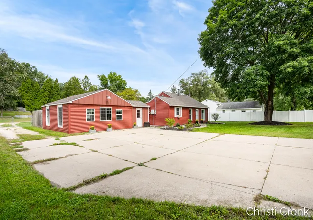 Photo 3 of Single family home for sale at 2461 Rogue River Rd Ne, Belmont, MI 49306 | MLS# 65026047801 | Listing updated on 2026-10-05