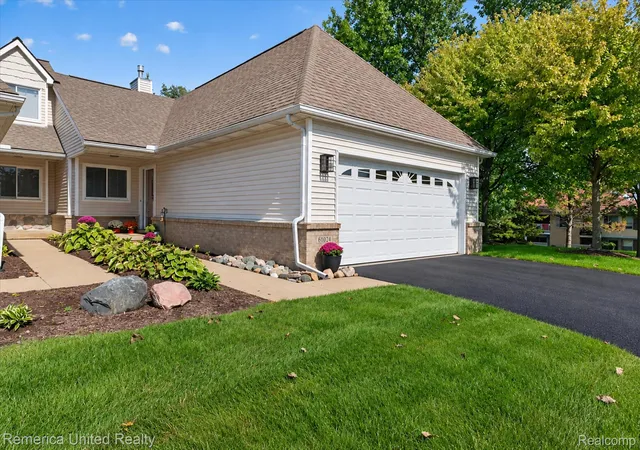 Photo 2 of Condo for sale at 61024 Evergreen Ct, South Lyon, MI 48178 | MLS# 20261072549 | Listing updated on 2026-09-12