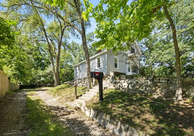 Photo 2 of Single family home for sale at 1071 Bristol Ave Nw, Grand Rapids, MI 49504 | MLS# 65026047802 | Listing updated on 2026-09-30