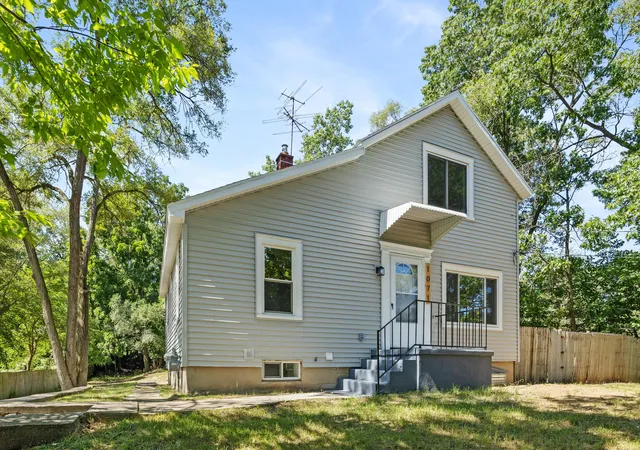 Photo 3 of Single family home for sale at 1071 Bristol Ave Nw, Grand Rapids, MI 49504 | MLS# 65026047802 | Listing updated on 2026-09-30