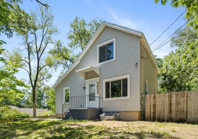 Photo 3 of Single family home for sale at 1071 Bristol Ave NW, Grand Rapids, MI 49504 | MLS# 65026047802 | Listing updated on 2026-09-30