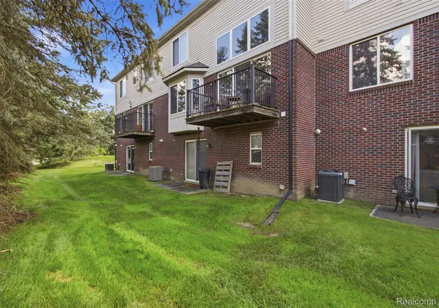 Photo 29 of Condo for sale at 963 Sandalwood Dr, Troy, MI 48085 | MLS# 20261072554 | Listing updated on 2026-09-15