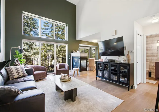 Photo 4 of Condo for sale at 963 Sandalwood Dr, Troy, MI 48085 | MLS# 20261072554 | Listing updated on 2026-09-15