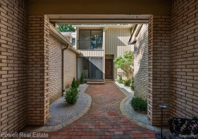 Condo for sale at 1106 Timberview Trl, Bloomfield Hills, MI 48304 | MLS# 20261072558