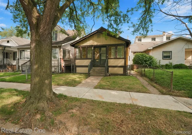 Photo 1 of Single family home for sale at 36 W Broadway St, Ecorse, MI 48229 | MLS# 20261072569 | Listing updated on 2026-10-12