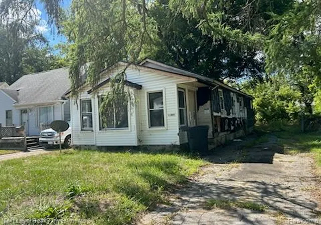 Photo 2 of Single family home for sale at 16891 Fenton St, Detroit, MI 48219 | MLS# 20261072579 | Listing updated on 2026-09-11