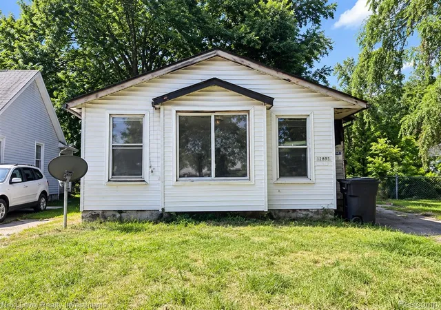 Photo 3 of Single family home for sale at 16891 Fenton St, Detroit, MI 48219 | MLS# 20261072579 | Listing updated on 2026-09-11