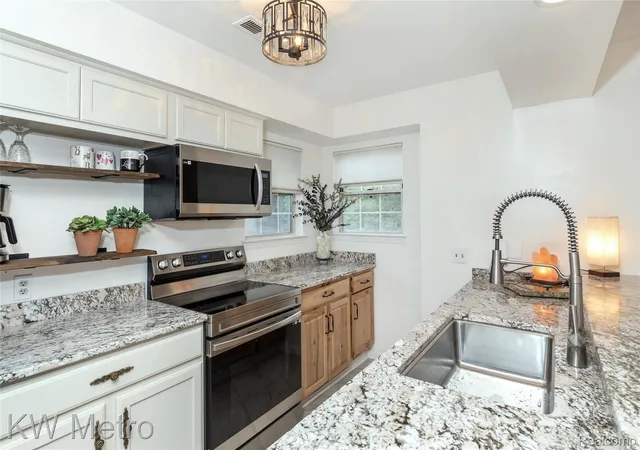 Photo 4 of Condo for sale at 6613 Hearthstone Ct #83, West Bloomfield, MI 48322 | MLS# 20261072581 | Listing updated on 2026-09-13