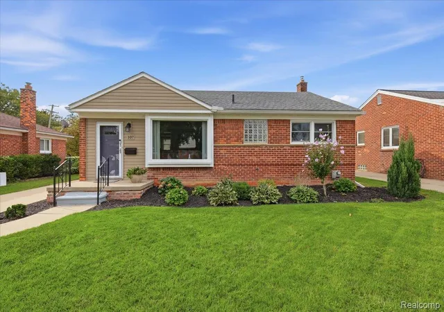 Photo 1 of Single family home for sale at 107 Jeffrey Ave, Royal Oak, MI 48073 | MLS# 20261072586 | Listing updated on 2026-09-13