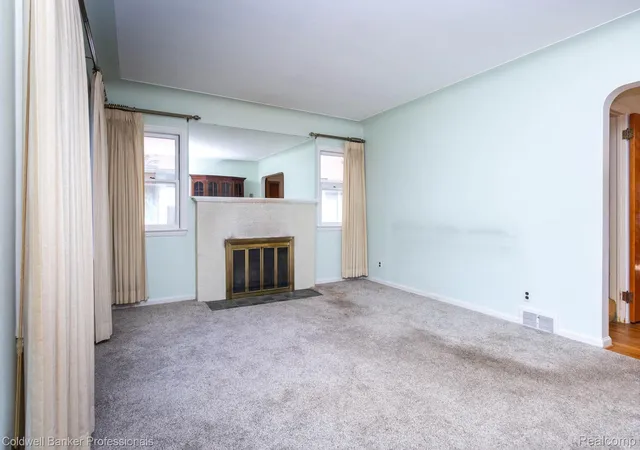 Photo 3 of Single family home for sale at 2135 Pontiac Dr, Sylvan Lake, MI 48320 | MLS# 20261072585 | Listing updated on 2026-09-15