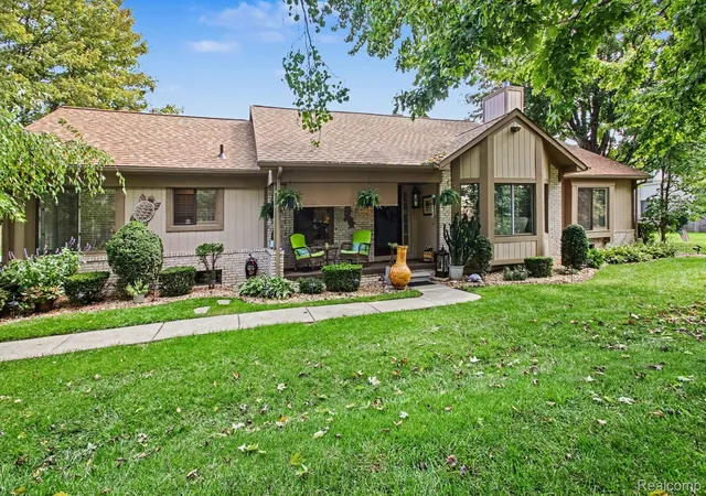 Photo 1 of Sale Pending at 20433 Villa Grande Cir, Clinton Township, MI 48038 | MLS# 20261072590 | Listing updated on 2026-09-17