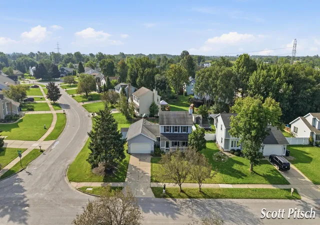 Photo 3 of Single family home for sale at 2576 Mapleview St SE, Grand Rapids, MI 49508 | MLS# 65026047812 | Listing updated on 2026-10-03