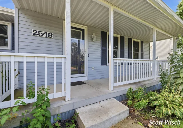 Photo 4 of Single family home for sale at 2576 Mapleview St SE, Grand Rapids, MI 49508 | MLS# 65026047812 | Listing updated on 2026-10-03