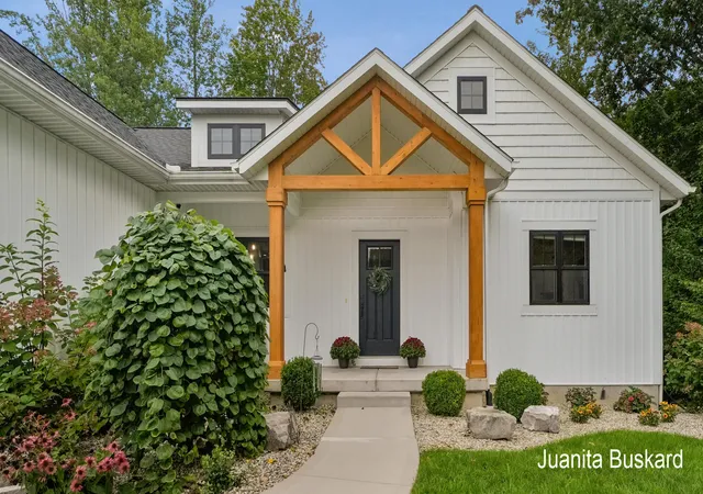 Photo 3 of Single family home for sale at 5392 Eaglepass Dr, Blendon Township Ottawa, MI 49426 | MLS# 65026047816 | Listing updated on 2026-10-02