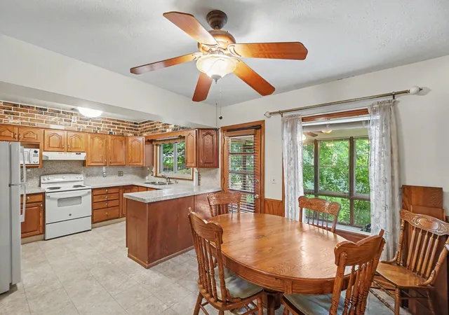 Photo 3 of Single family home for sale at 1220 Se Sylvan Ave, Grand Rapids, MI 49506 | MLS# 71026047813 | Listing updated on 2026-10-01