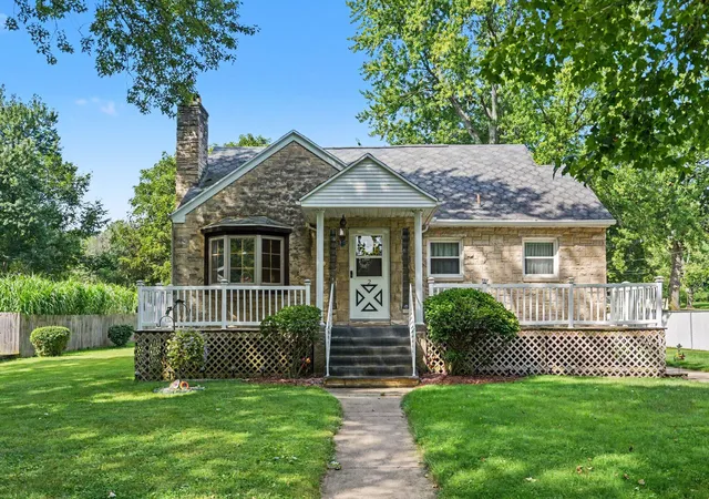 Photo 1 of Single family home for sale at 2 S Fairview Ave, Niles, MI 49120 | MLS# 69026047821 | Listing updated on 2026-09-25