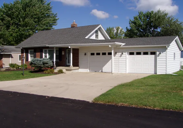 Photo 2 of Single family home for sale at 33462 Krauter St, Westland, MI 48185 | MLS# 81026047827 | Listing updated on 2026-09-18