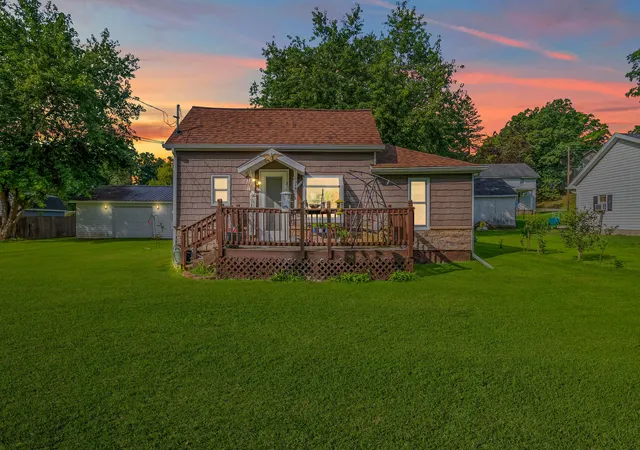 Photo 1 of Single family home for sale at 206 Bowman St, Jonesville, MI 49250 | MLS# 53026047838 | Listing updated on 2026-09-09