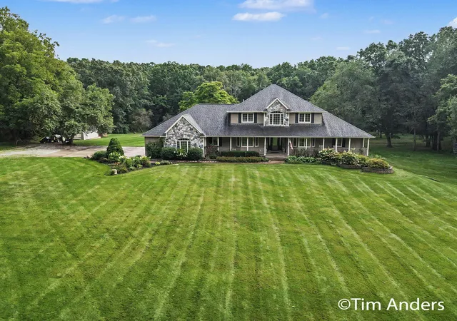 Photo 2 of Mansion for sale at 6900 Archway Dr Ne, Rockford, MI 49341 | MLS# 65026047839 | Listing updated on 2026-10-06