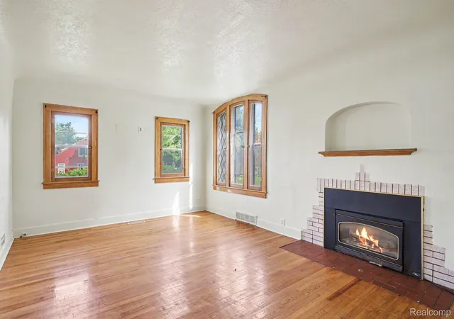 Photo 2 of Single family home for sale at 2409 E Court St, Flint, MI 48503 | MLS# 20261072637 | Listing updated on 2026-09-11