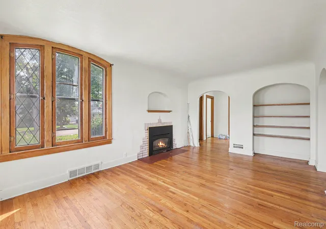 Photo 3 of Single family home for sale at 2409 E Court St, Flint, MI 48503 | MLS# 20261072637 | Listing updated on 2026-09-11
