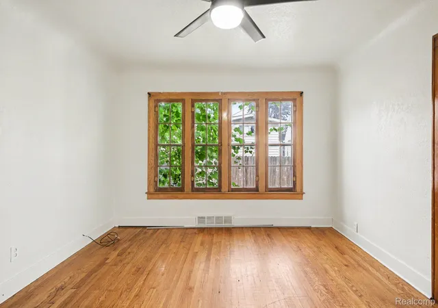 Photo 4 of Single family home for sale at 2409 E Court St, Flint, MI 48503 | MLS# 20261072637 | Listing updated on 2026-09-11