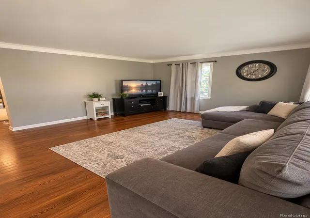 Photo 3 of Single family home for sale at 183 Scott Lake Rd, Waterford, MI 48328 | MLS# 20261072642 | Listing updated on 2026-09-11