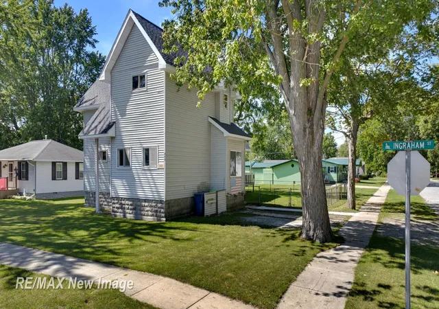 Photo 1 of Single family home for sale at 202 Ingraham St, Bay City, MI 48708 | MLS# 61050221239 | Listing updated on 2026-09-18