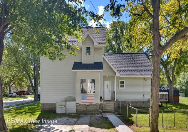 Photo 3 of Single family home for sale at 202 Ingraham St, Bay City, MI 48708 | MLS# 61050221239 | Listing updated on 2026-09-18