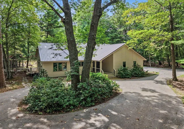 Photo 1 of Single family home for sale at 1439 W Sternberg Rd, Norton Shores, MI 49441 | MLS# 71026047850 | Listing updated on 2026-09-09