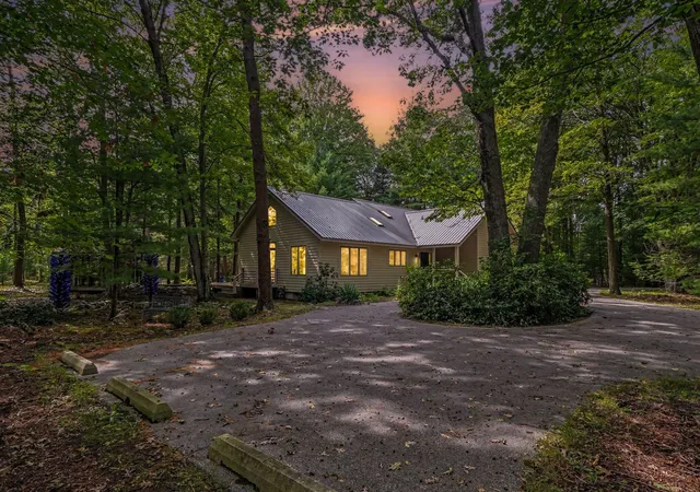 Photo 4 of Single family home for sale at 1439 W Sternberg Rd, Norton Shores, MI 49441 | MLS# 71026047850 | Listing updated on 2026-09-09