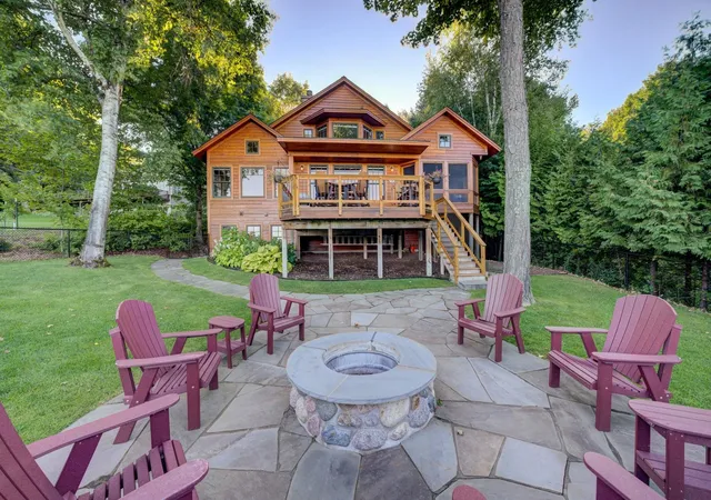 Photo 2 of Single family home for sale at 1221 S Bay View Trl, Suttons Bay, MI 49682 | MLS# 78080073360 | Listing updated on 2026-09-12