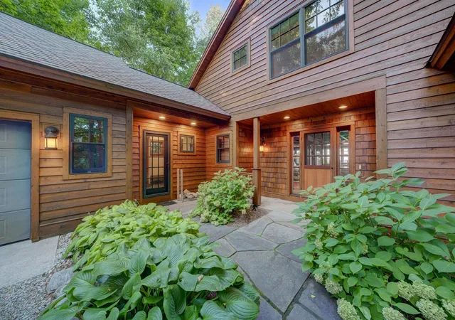 Photo 4 of Single family home for sale at 1221 S Bay View Trl, Suttons Bay, MI 49682 | MLS# 78080073360 | Listing updated on 2026-09-12