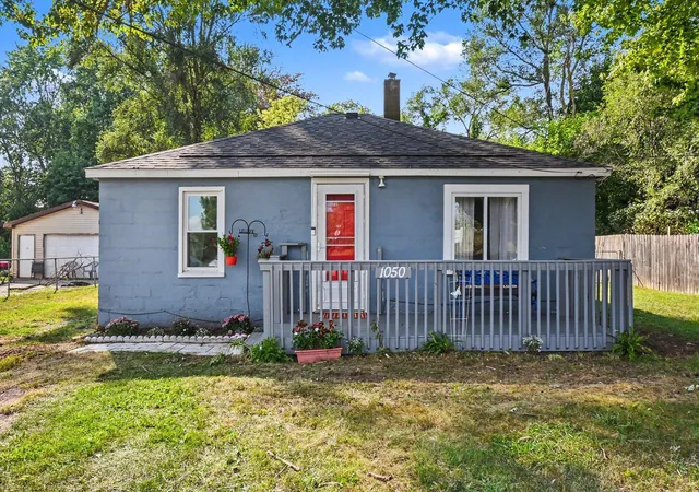 Photo 1 of Single family home for sale at 1050 S Crystal Ave, Benton Harbor, MI 49022 | MLS# 69026047860 | Listing updated on 2026-10-13