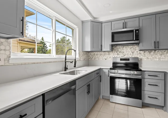 Photo 4 of Single family home for sale at 22589 Bell Brk St, Southfield, MI 48034 | MLS# 81026047858 | Listing updated on 2026-09-10