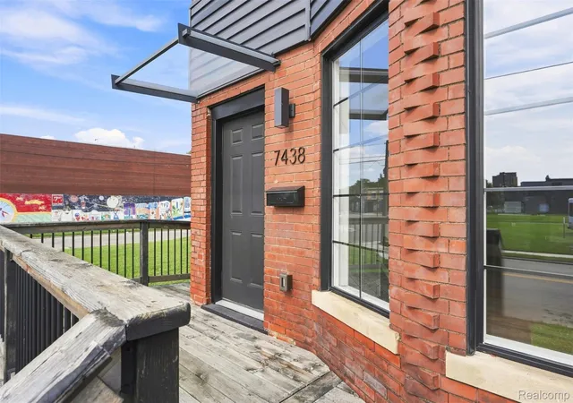 Listing Photo 3 - Condo for sale in building located at 7436 Oakland St, Detroit, MI 48211