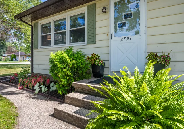 Photo 3 of Single family home for sale at 2791 Carrie Ln, Saint Joseph, MI 49085 | MLS# 69026047863 | Listing updated on 2026-09-13