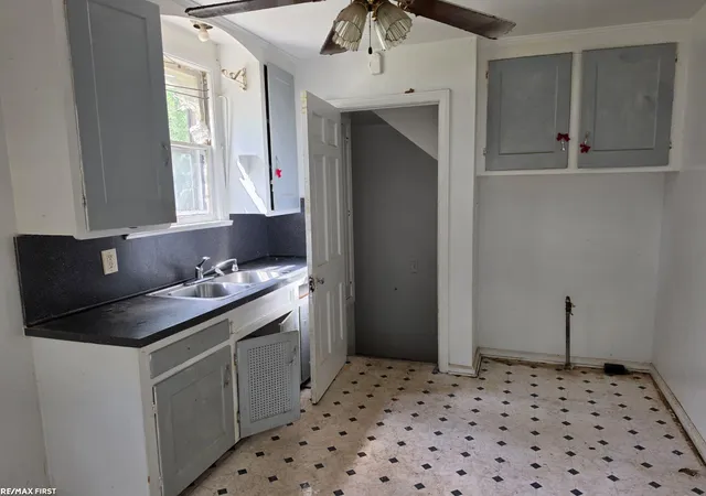 Photo 3 of Single family home for sale at 18269 Stout St, Detroit, MI 48219 | MLS# 58050221250 | Listing updated on 2026-09-09