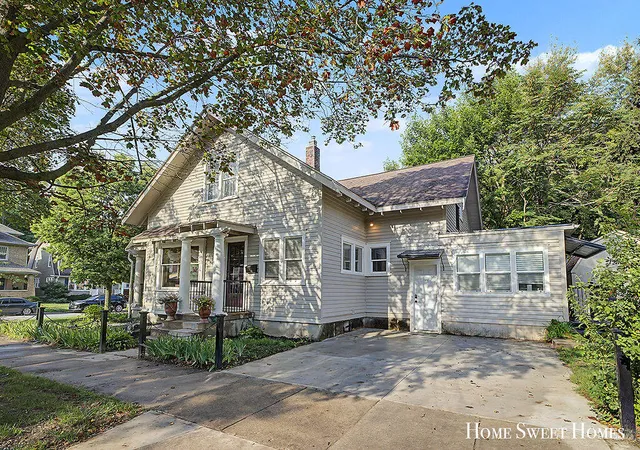 Photo 3 of Single family home for sale at 1259 Sherman St SE, Grand Rapids, MI 49506 | MLS# 65026047872 | Listing updated on 2026-09-29