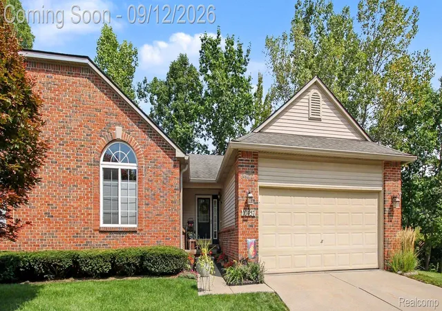 Listing Photo 1 - Condo for sale in building located at 10457 Woodcliff Ct, Hartland, MI 48353 - Unit #51